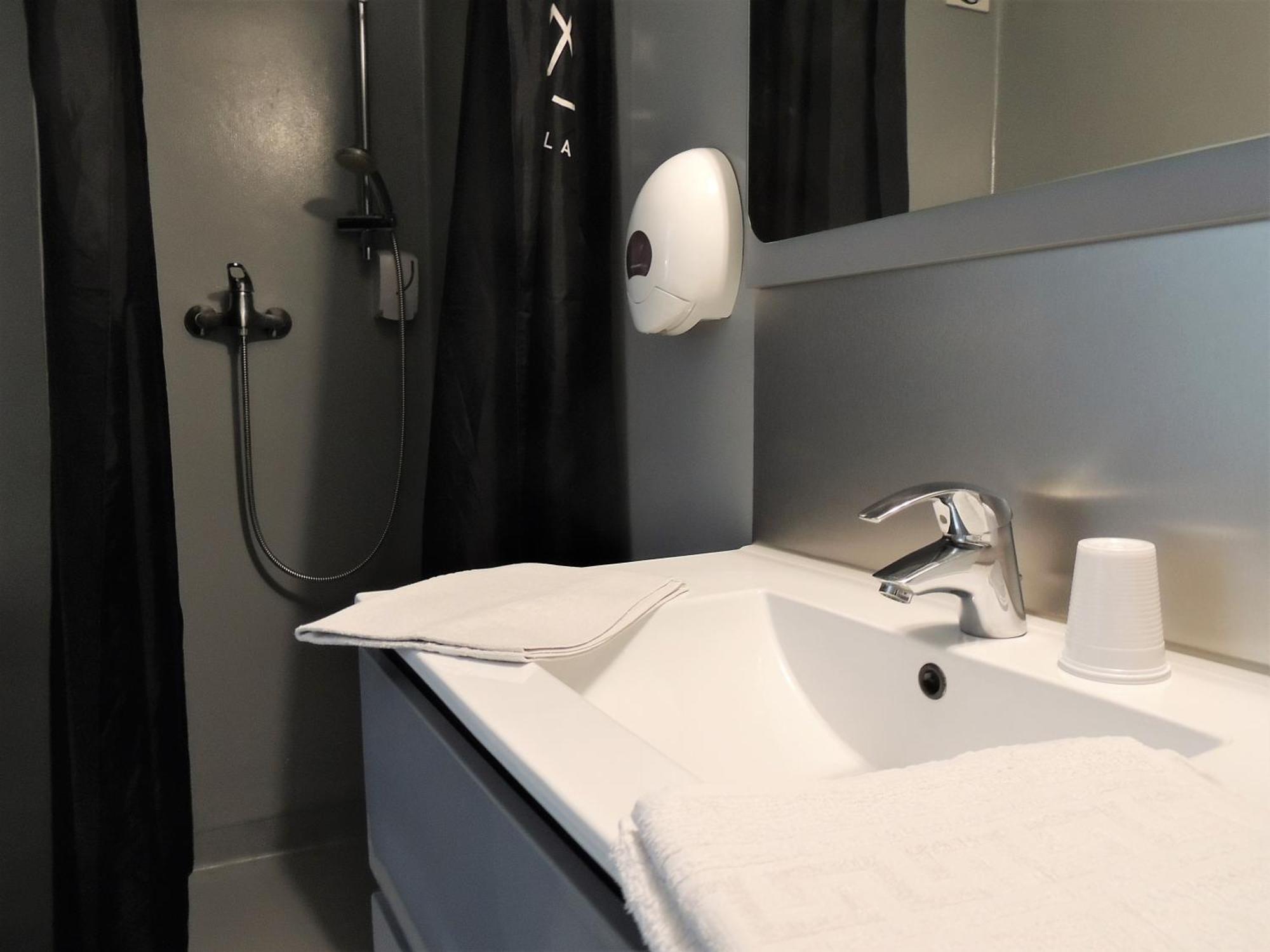 אורנה Hotel De La Vallee מראה חיצוני תמונה