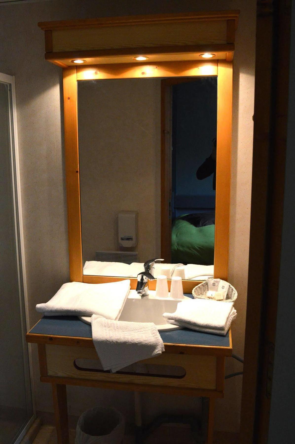 אורנה Hotel De La Vallee מראה חיצוני תמונה